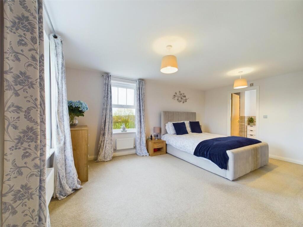 Highgow House Ensuite Bedroom バーンスタプル エクステリア 写真