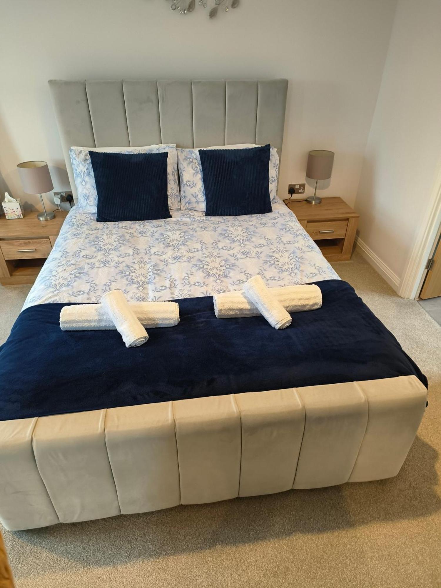 Highgow House Ensuite Bedroom バーンスタプル エクステリア 写真